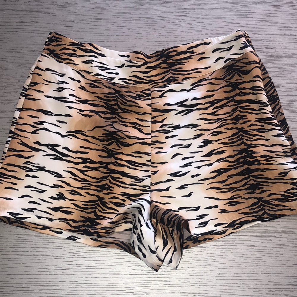 CAMI NYC silk double lining Shorts Size S